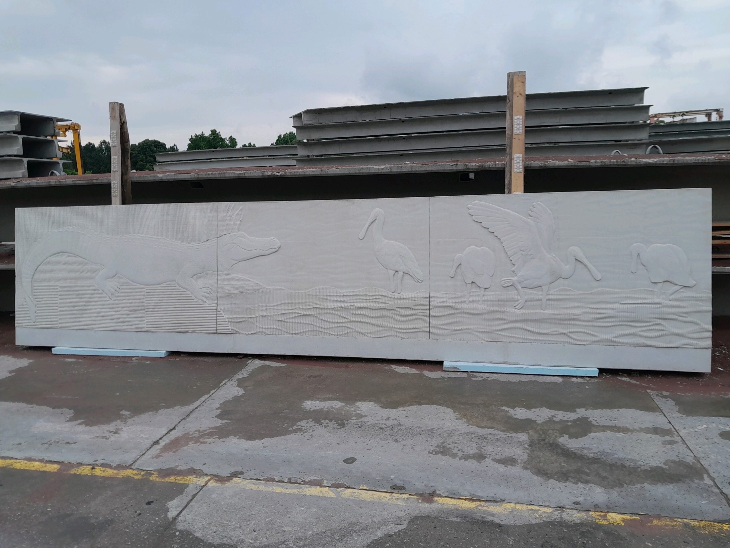 precast wall panel with 3d murals of animals